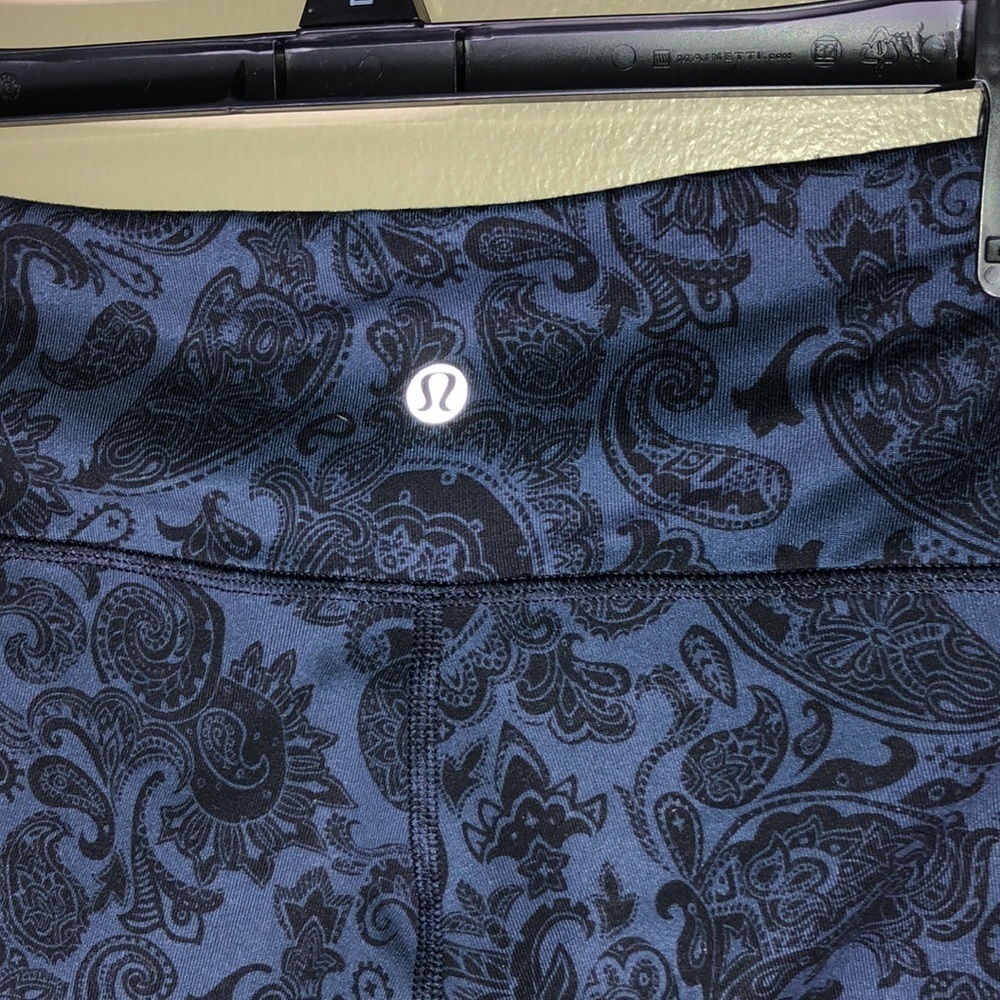 Lululemon athletica Capri cropped pants size 8 floral print blue workout gym - Picture 8 of 10